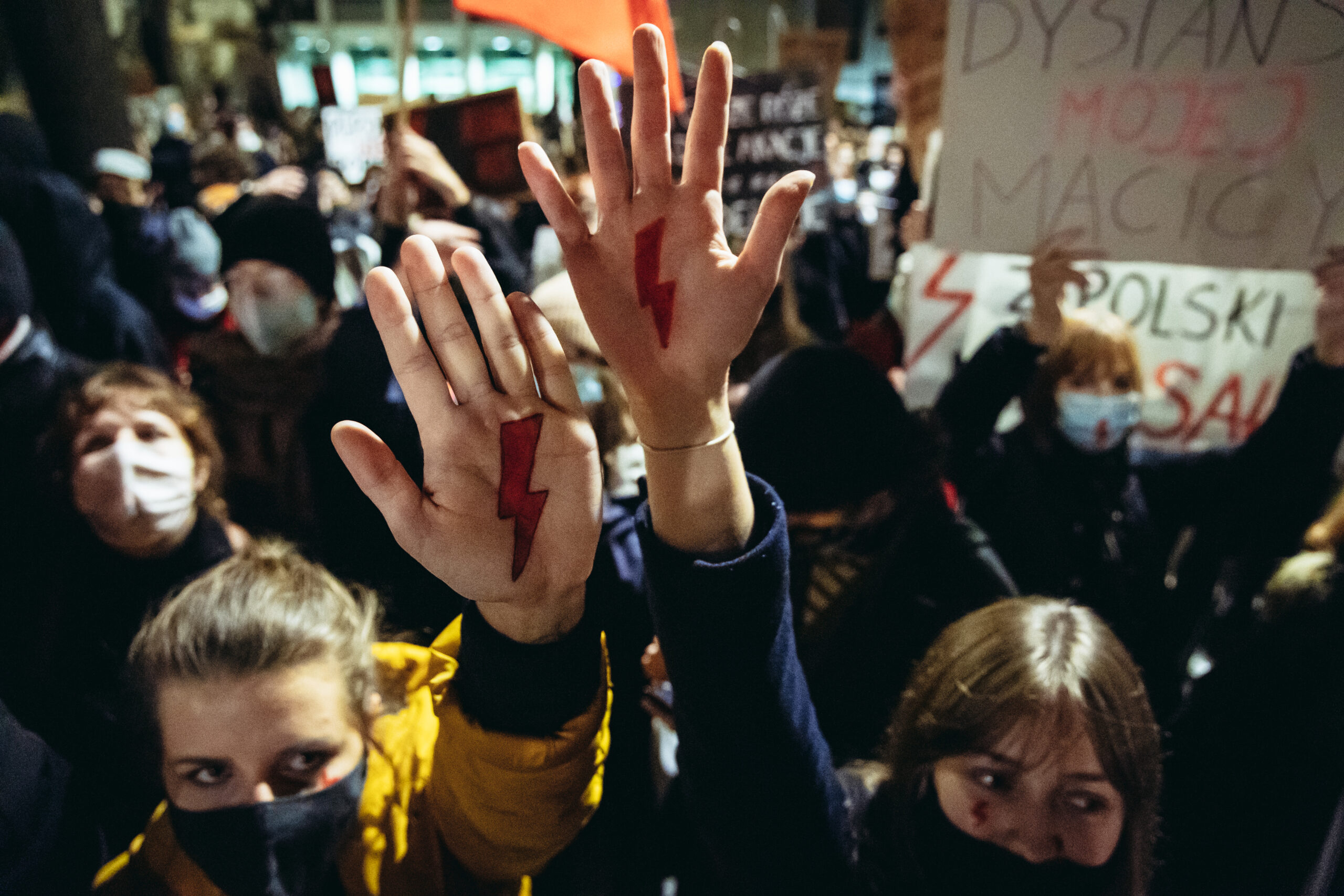 Caça às bruxas foi tentativa de controlar e disciplinar as mulheres