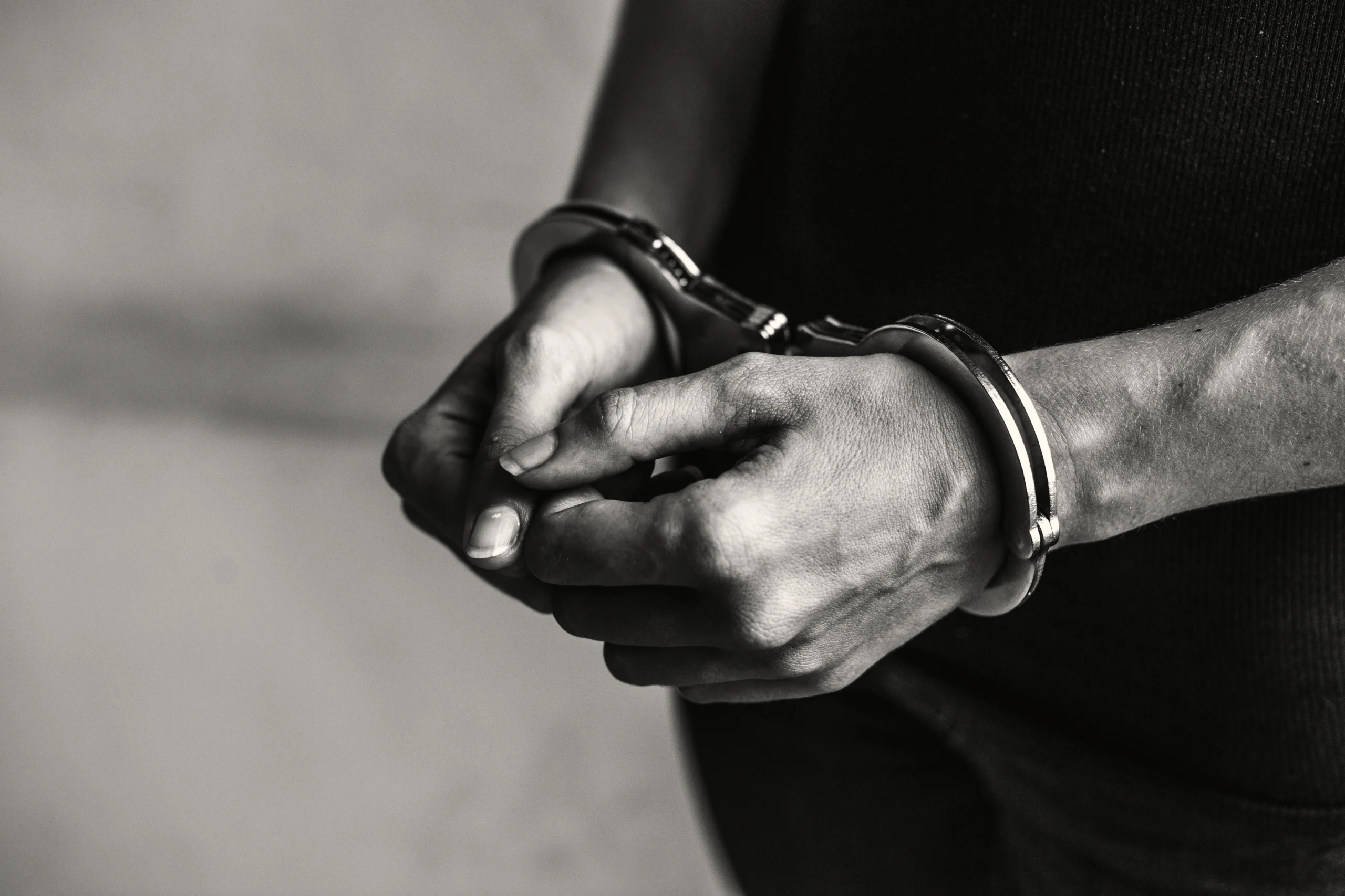 A decisão não pode ser baseada apenas na gravidade do crime ou na comoção social