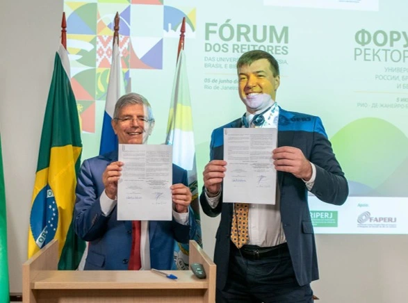 MEPhI e UFRJ assinam acordo durante o BRICS+