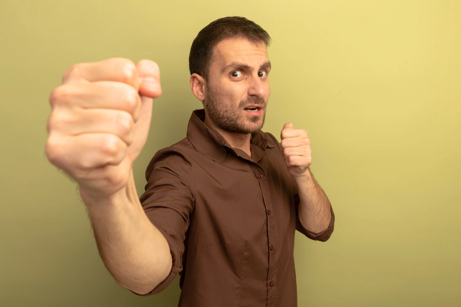O dilema entre agir por dever ou por interesse próprio pode ser observado em situações cotidianas que revelam muito sobre a moralidade de quem age