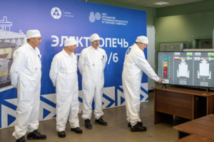 Novo forno de vitrificação instalado na unidade da PA Mayak, nos Montes Urais, transforma rejeitos nucleares de alta periculosidade em material vítreo estável, isolando a radioatividade por milhares de anos