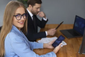 A implementação do Split Payment representa um passo significativo em direção à modernização do sistema tributário brasileiro, especialmente no que tange às transações corporativas