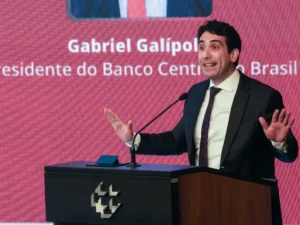 O presidente do Banco Central, Gabriel Galípolo, participa do 2º Seminário Nacional sobre Crédito Consignado Foto: Antonio Cruz/Agência Brasil