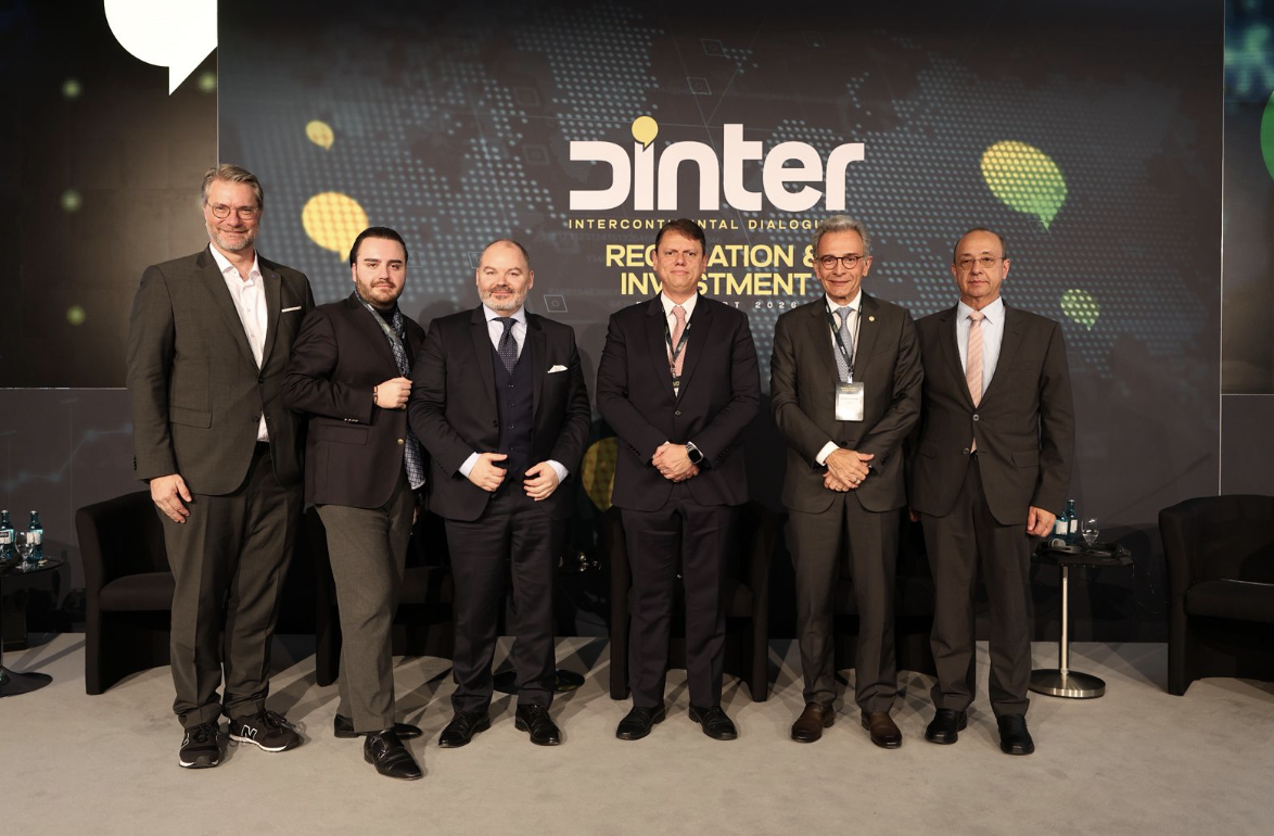 Autoridades e executivos participam de painel em Frankfurt sobre geopolítica, infraestrutura e integração das cadeias logísticas globais.