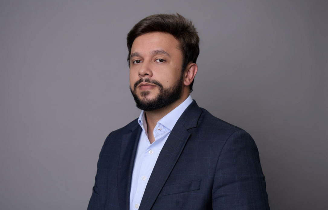 Retrato de Diego Trindade Cáceres, sócio-diretor da Focus Tax e autor de artigo sobre os impactos da reforma tributária na adoção de tecnologia fiscal