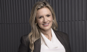 Retrato de Priscila Spadinger, CEO da Aleve LegalTech Ventures, que analisa o avanço da inteligência artificial e das legaltechs no setor jurídico