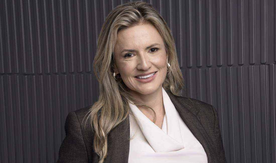 Retrato de Priscila Spadinger, CEO da Aleve LegalTech Ventures, que analisa o avanço da inteligência artificial e das legaltechs no setor jurídico
